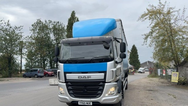 2015 DAF CF 330 Curtainside Truck - Camion cu prelată: Foto 5 2015 DAF CF 330 Curtainside Truck - Camion cu prelată: Foto 5