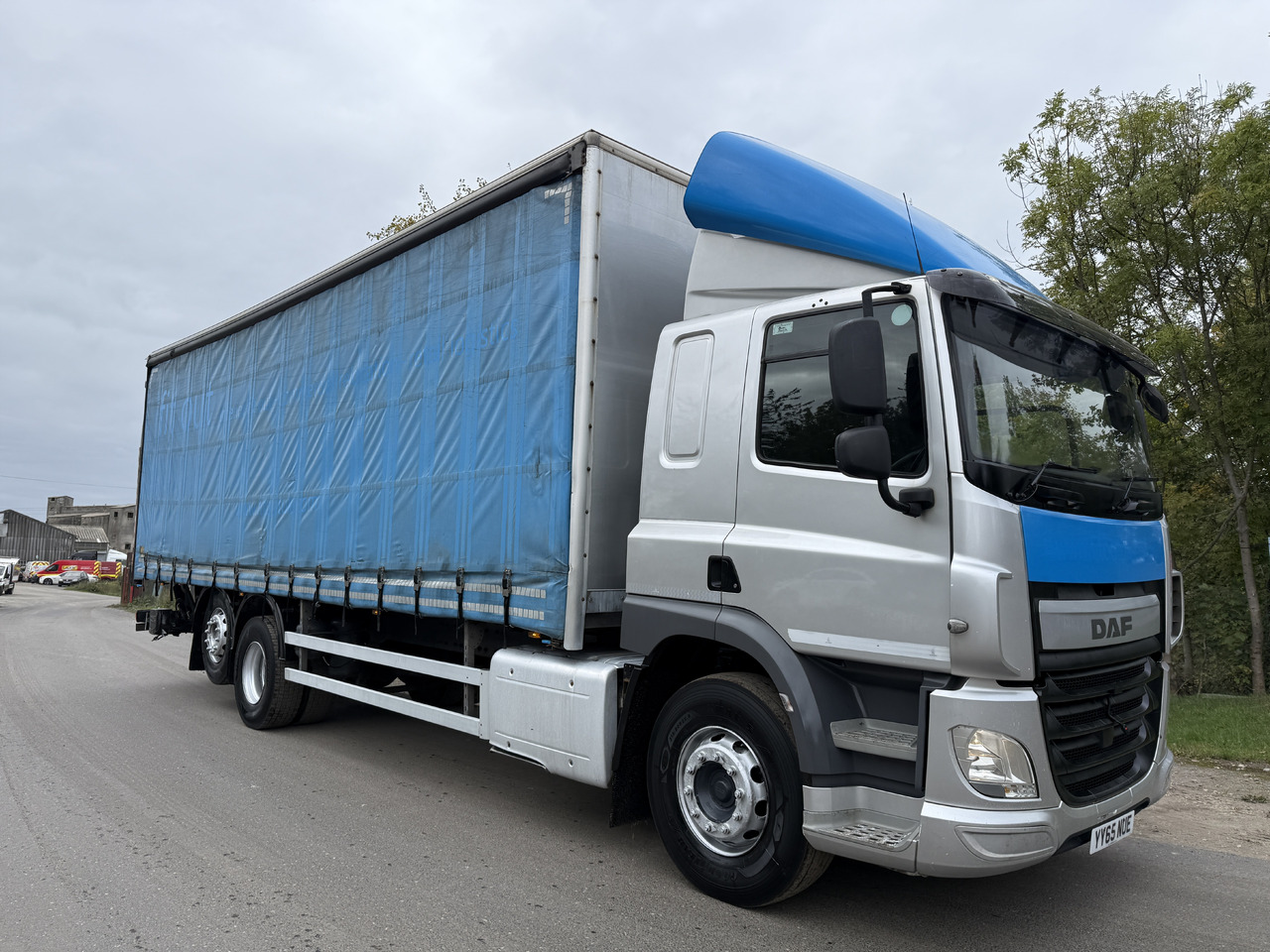 2015 DAF CF 330 Curtainside Truck - Camion cu prelată: Foto 4 2015 DAF CF 330 Curtainside Truck - Camion cu prelată: Foto 4