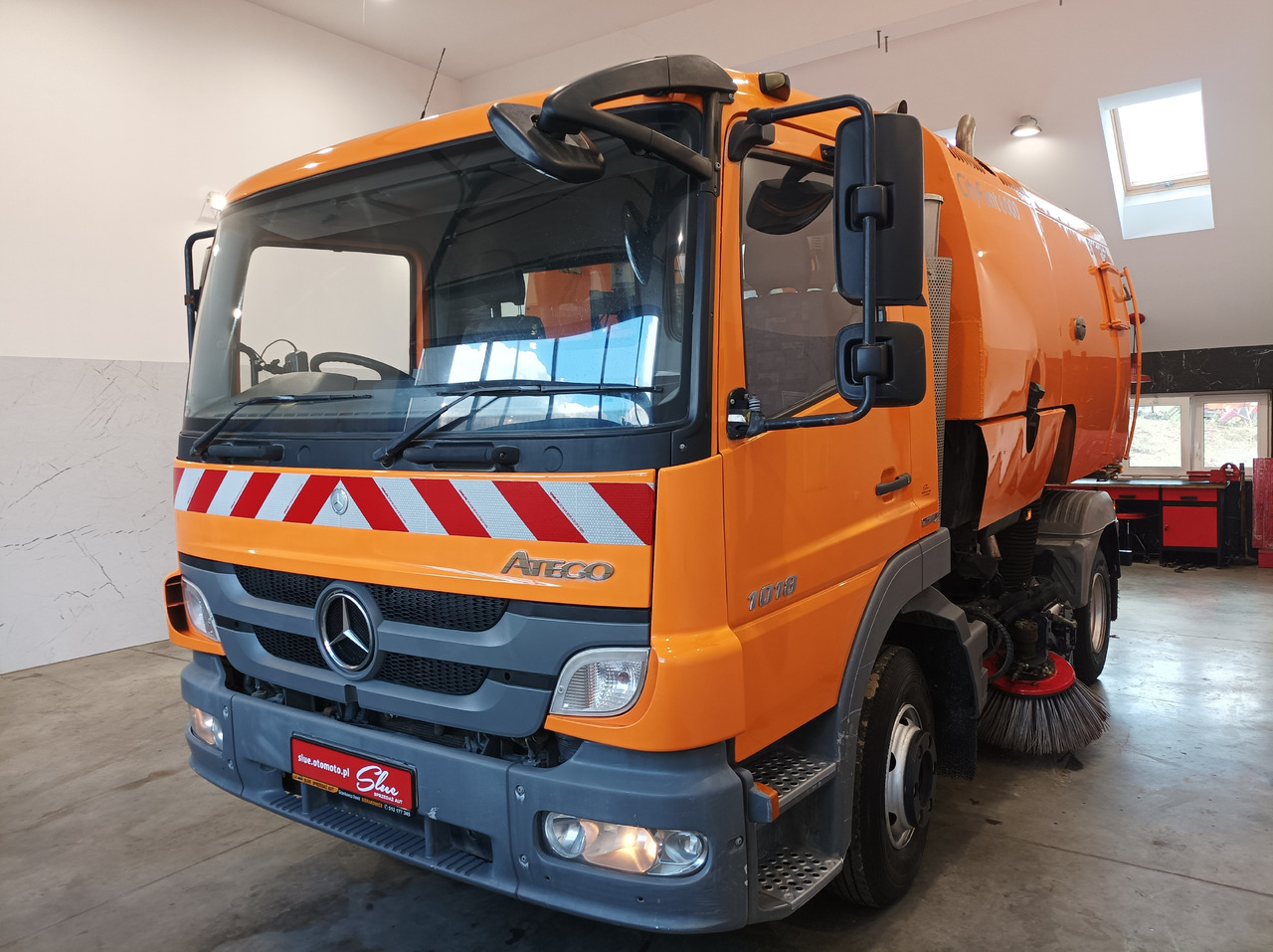MERCEDES-BENZ Atego 1018 Zamiatarka Kehrmaschine BUCHER Szczotki L/R PM10 2 Silniki 2012r - Măturătoare stradală: Foto 2 MERCEDES-BENZ Atego 1018 Zamiatarka Kehrmaschine BUCHER Szczotki L/R PM10 2 Silniki 2012r - Măturătoare stradală: Foto 2