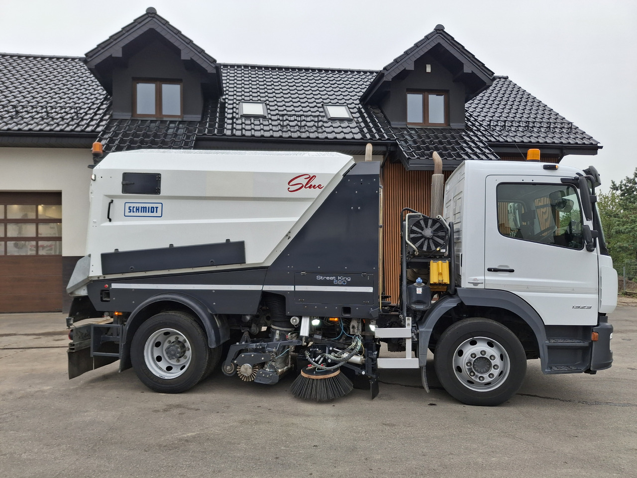 MERCEDES-BENZ Atego 1523 Zamiatarka Kehrmaschine Schmidt Street King 660 Euro 6 PM10 2 Motoren Szczotki L/R 2016r - Măturătoare stradală: Foto 5 MERCEDES-BENZ Atego 1523 Zamiatarka Kehrmaschine Schmidt Street King 660 Euro 6 PM10 2 Motoren Szczotki L/R 2016r - Măturătoare stradală: Foto 5