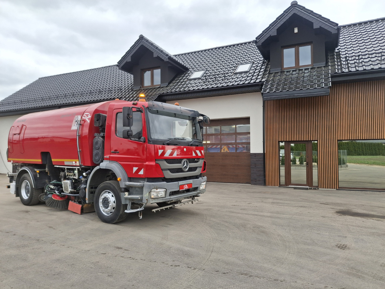 MERCEDES-BENZ Axor 1829 Zamiatarka Kehrmaschine BUCHER 2 Motoren Karcher PM10 Odchwaszczarka Sweeper - Măturătoare stradală: Foto 1 MERCEDES-BENZ Axor 1829 Zamiatarka Kehrmaschine BUCHER 2 Motoren Karcher PM10 Odchwaszczarka Sweeper - Măturătoare stradală: Foto 1