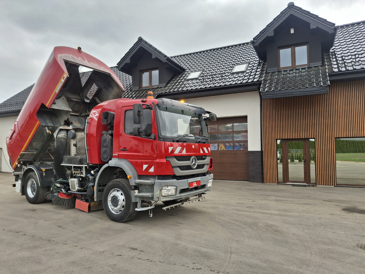 MERCEDES-BENZ Axor 1829 Zamiatarka Kehrmaschine BUCHER 2 Motoren Karcher PM10 Odchwaszczarka Sweeper - Măturătoare stradală: Foto 5 MERCEDES-BENZ Axor 1829 Zamiatarka Kehrmaschine BUCHER 2 Motoren Karcher PM10 Odchwaszczarka Sweeper - Măturătoare stradală: Foto 5