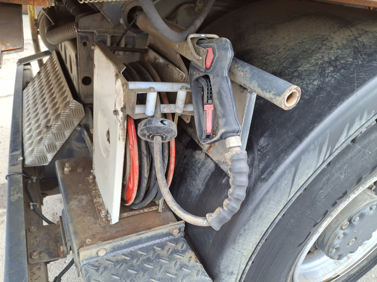 Mercedes-Benz Axor 1823 Schienenreinigungs RAIL Kehrmaschine - Măturătoare stradală: Foto 5 Mercedes-Benz Axor 1823 Schienenreinigungs RAIL Kehrmaschine - Măturătoare stradală: Foto 5