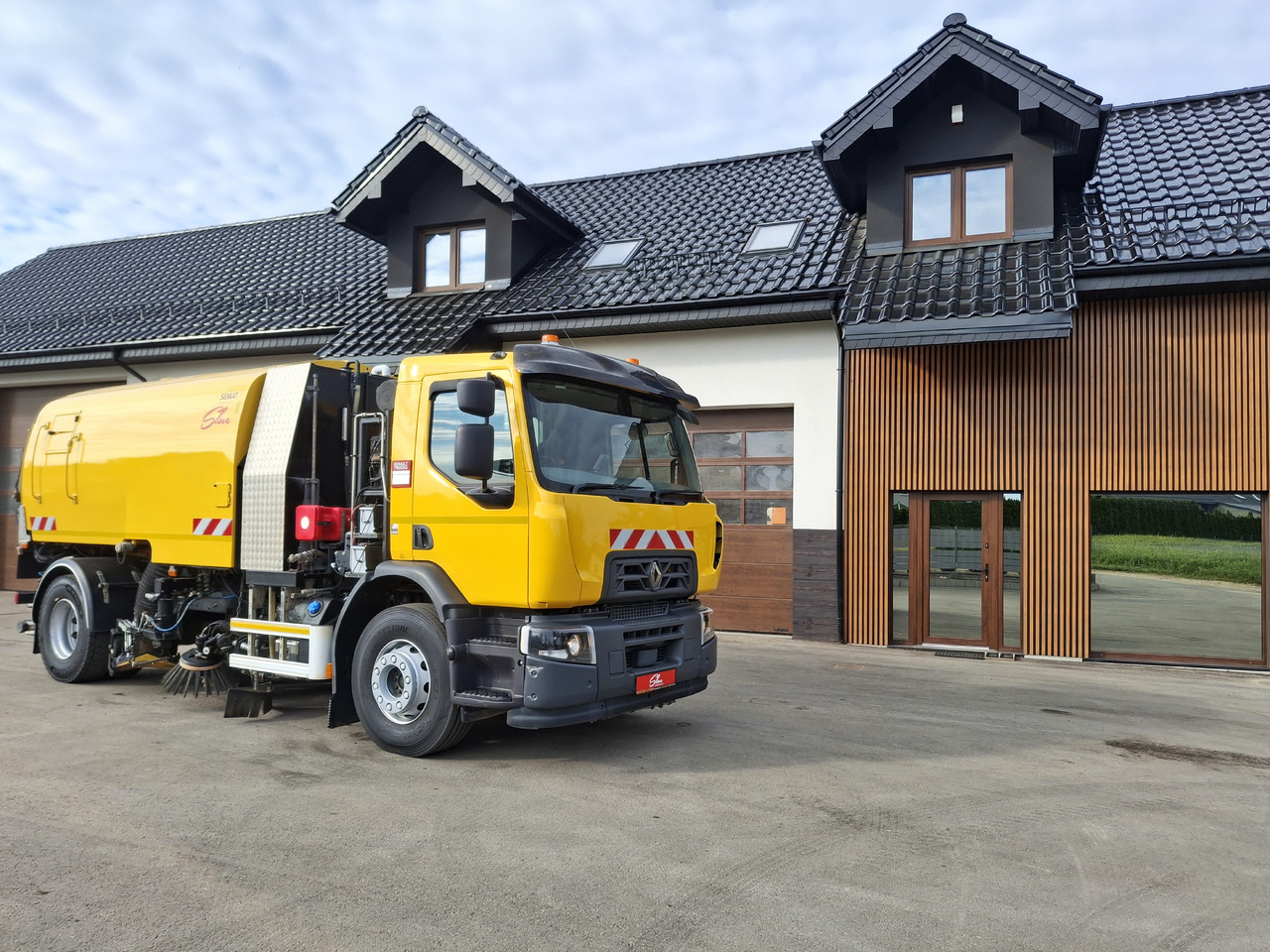 RENAULT C280 SEMAT ZOELLER Zamiatarka Kehrmaschine Euro 6 PM Karcher L/R 2 Motoren 2018r Hochdruckreinigung - Măturătoare stradală: Foto 1 RENAULT C280 SEMAT ZOELLER Zamiatarka Kehrmaschine Euro 6 PM Karcher L/R 2 Motoren 2018r Hochdruckreinigung - Măturătoare stradală: Foto 1