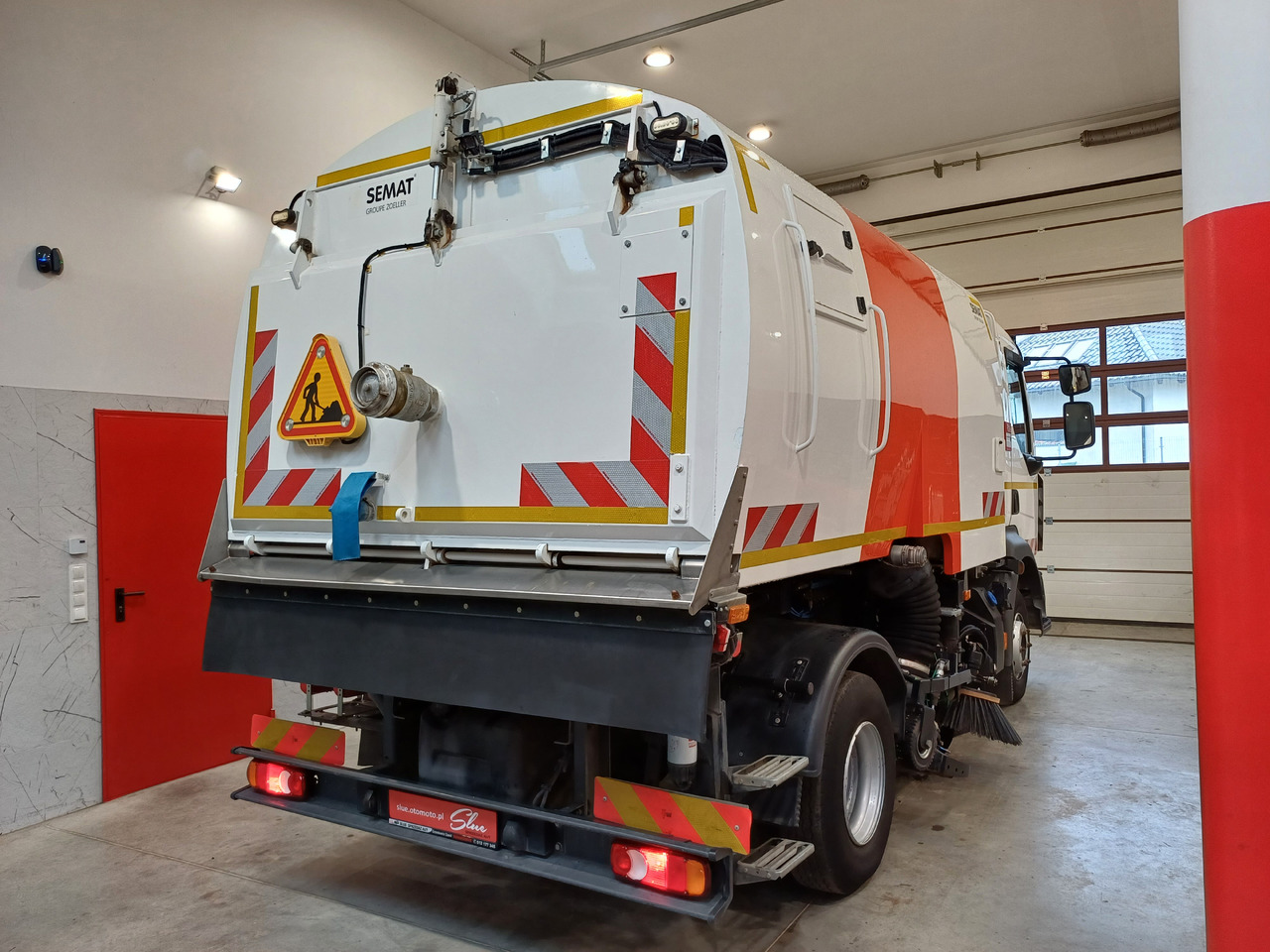 RENAULT D12 Zamiatarka Kehrmaschine 2 Motoren SEMAT Zoeller Szczotki L/R Euro 6 PM10 2017r - Măturătoare stradală: Foto 4 RENAULT D12 Zamiatarka Kehrmaschine 2 Motoren SEMAT Zoeller Szczotki L/R Euro 6 PM10 2017r - Măturătoare stradală: Foto 4