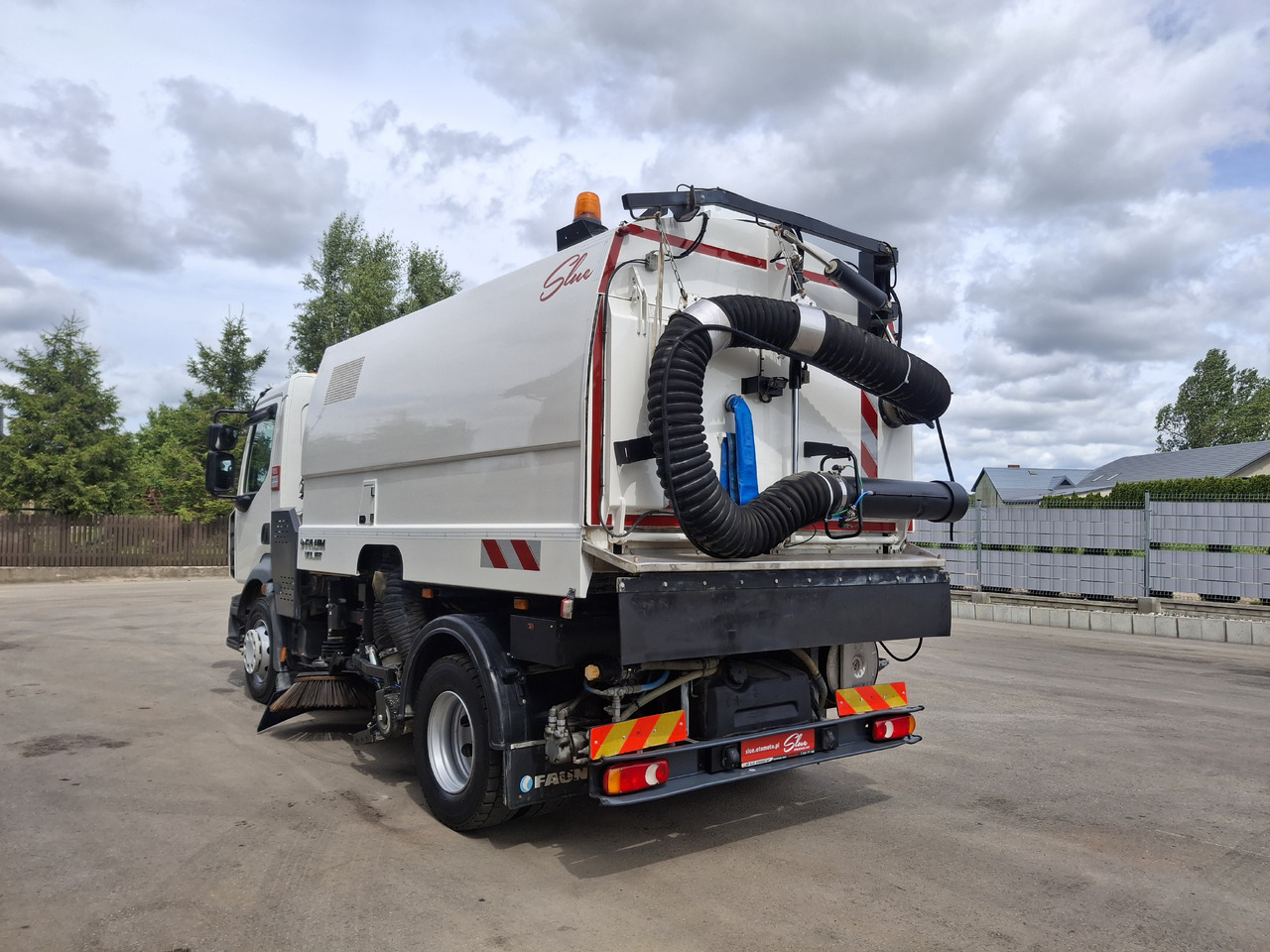RENAULT D16 Zamiatarka Kehrmaschine FAUN Euro 6 PM10 Szczotki L/R Karcher Rura Do Liści 2 Motoren - Măturătoare stradală: Foto 3 RENAULT D16 Zamiatarka Kehrmaschine FAUN Euro 6 PM10 Szczotki L/R Karcher Rura Do Liści 2 Motoren - Măturătoare stradală: Foto 3