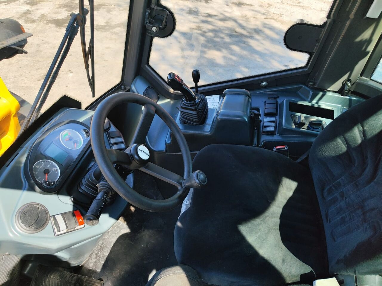 Încărcător frontal pe pneuri Mecalac AX 1000: Foto 12 Încărcător frontal pe pneuri Mecalac AX 1000: Foto 12