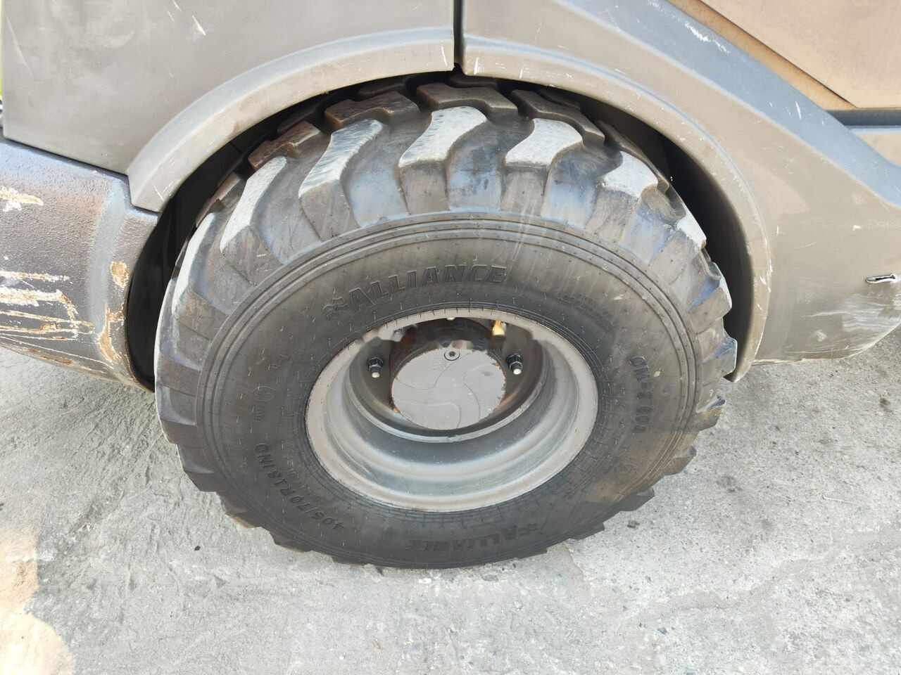 Încărcător frontal pe pneuri Mecalac AX 1000: Foto 15 Încărcător frontal pe pneuri Mecalac AX 1000: Foto 15