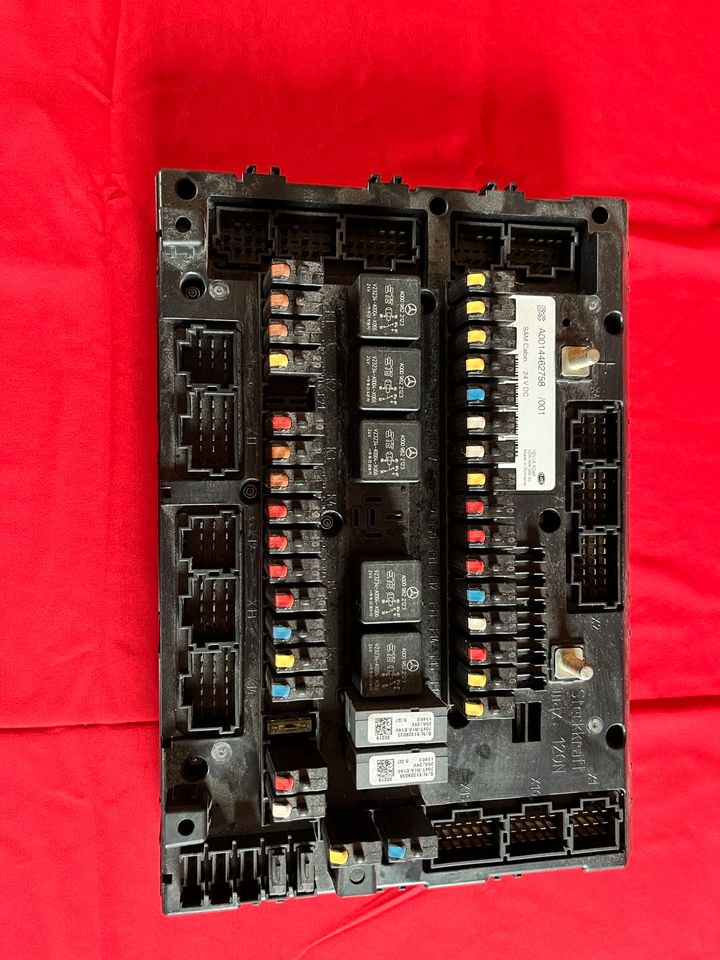 Mercedes Actros A 0014462758 Steuergerät SAM Cabin Control Unit - Siguranță pentru Camion: Foto 1 Mercedes Actros A 0014462758 Steuergerät SAM Cabin Control Unit - Siguranță pentru Camion: Foto 1