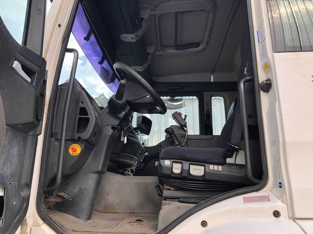 MAN TGA 26.430 6X2-2 BL/M 3-WAY TIP+PALFINGER PK23500 - Camion basculantă: Foto 4 MAN TGA 26.430 6X2-2 BL/M 3-WAY TIP+PALFINGER PK23500 - Camion basculantă: Foto 4