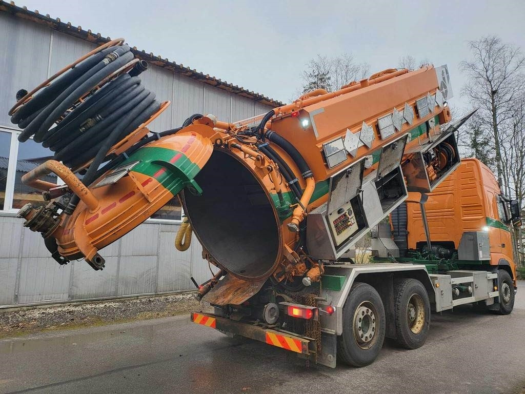Volvo FH500 6X2 ADR KORP&SON - Maşină pentru vidanjări: Foto 4 Volvo FH500 6X2 ADR KORP&SON - Maşină pentru vidanjări: Foto 4