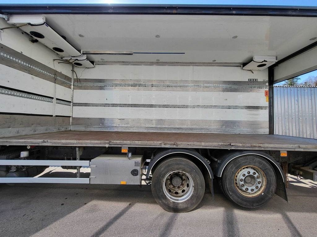 Volvo FM410 6X2 CARRIER SIDEOPENING - Camion frigider: Foto 2 Volvo FM410 6X2 CARRIER SIDEOPENING - Camion frigider: Foto 2