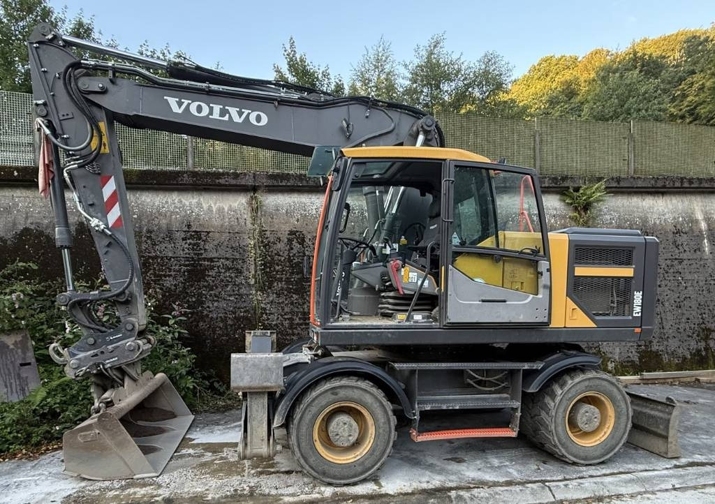 Volvo EW 180 E - Excavator pe roţi: Foto 1 Volvo EW 180 E - Excavator pe roţi: Foto 1