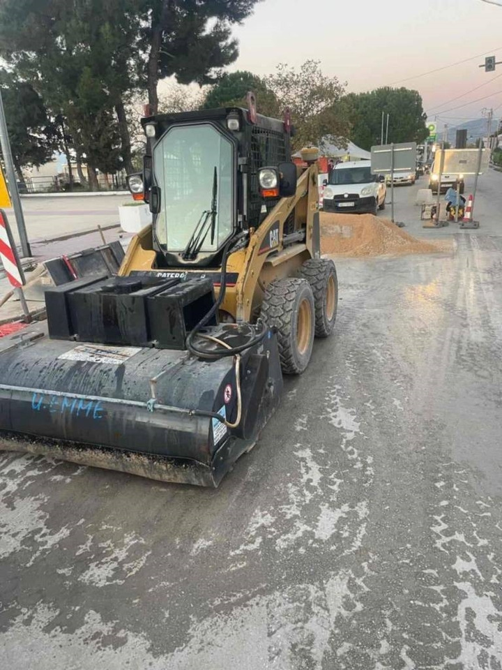 CAT 216 - Mini încărcător: Foto 2 CAT 216 - Mini încărcător: Foto 2
