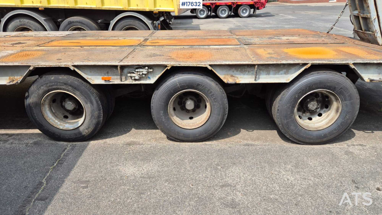 1990 ZREMB NS 300 - Semiremorcă transport agabaritic: Foto 4 1990 ZREMB NS 300 - Semiremorcă transport agabaritic: Foto 4