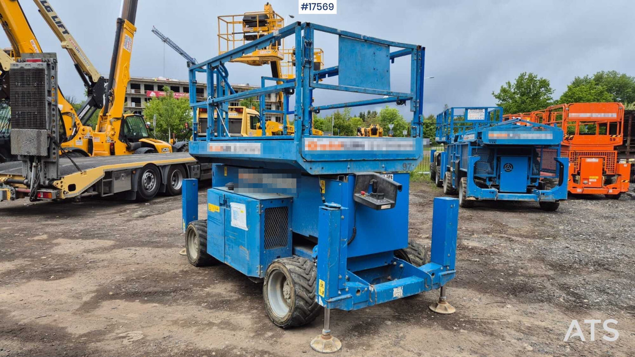2014 Genie 4069 RT/ Podest spalinowy - Autopropulsată platformă: Foto 1 2014 Genie 4069 RT/ Podest spalinowy - Autopropulsată platformă: Foto 1