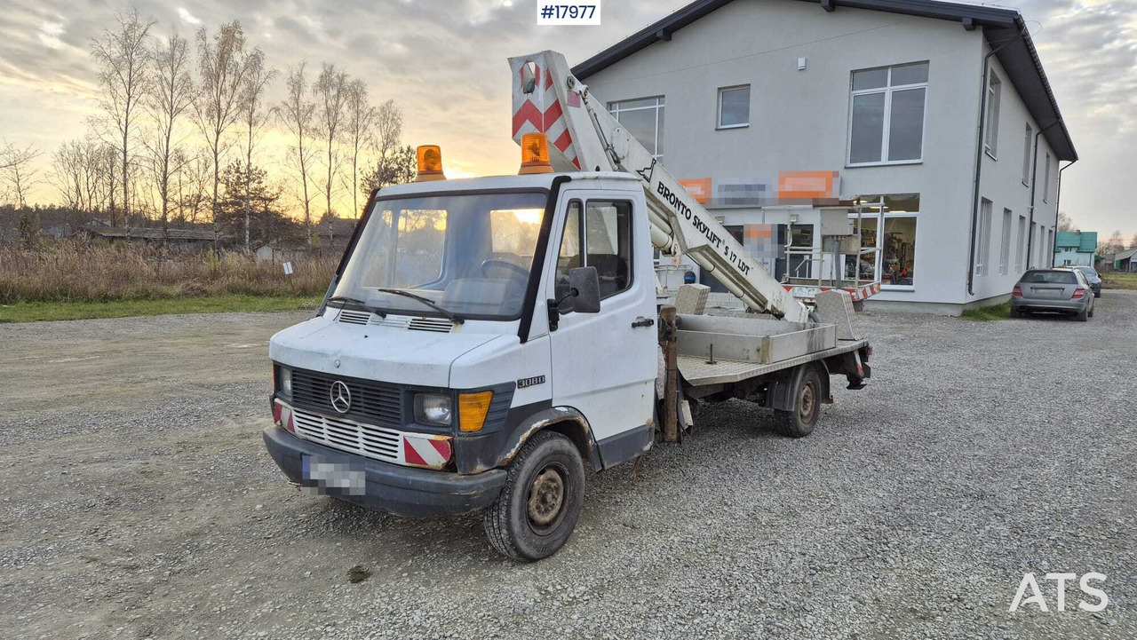 BRONTO SKYLIFT basket lift on Mercedes-Benz 308D chassis (1992) - Camion cu nacela: Foto 1 BRONTO SKYLIFT basket lift on Mercedes-Benz 308D chassis (1992) - Camion cu nacela: Foto 1