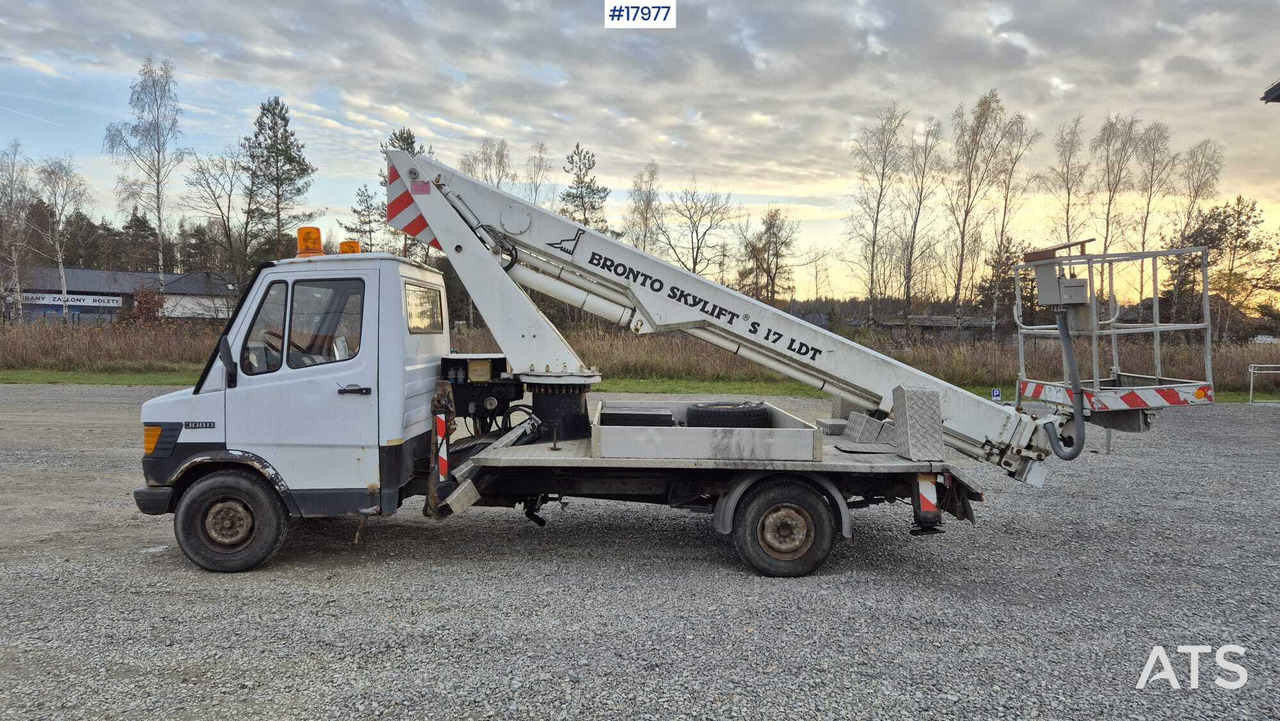 BRONTO SKYLIFT basket lift on Mercedes-Benz 308D chassis (1992) - Camion cu nacela: Foto 4 BRONTO SKYLIFT basket lift on Mercedes-Benz 308D chassis (1992) - Camion cu nacela: Foto 4