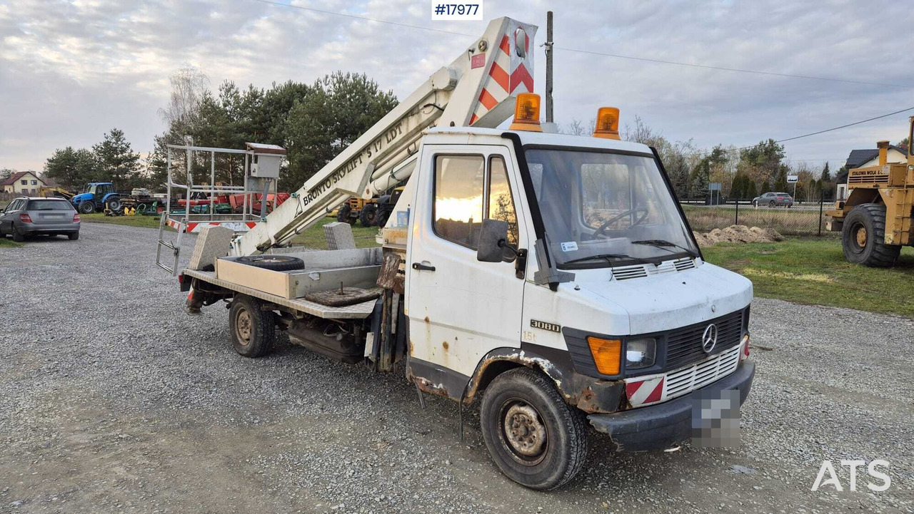 BRONTO SKYLIFT basket lift on Mercedes-Benz 308D chassis (1992) - Camion cu nacela: Foto 3 BRONTO SKYLIFT basket lift on Mercedes-Benz 308D chassis (1992) - Camion cu nacela: Foto 3