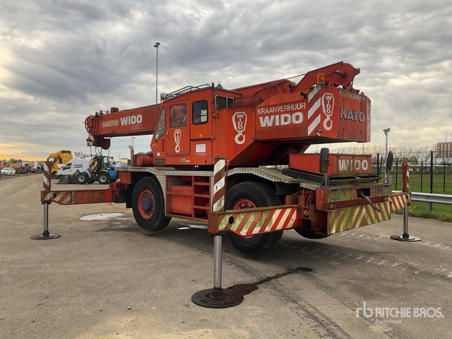 1990 Kato KR-250 25 ton 4x4x4 Rough Terrain Crane - Macara tot teren: Foto 3 1990 Kato KR-250 25 ton 4x4x4 Rough Terrain Crane - Macara tot teren: Foto 3