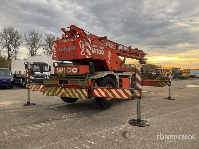 1990 Kato KR-250 25 ton 4x4x4 Rough Terrain Crane - Macara tot teren: Foto 4 1990 Kato KR-250 25 ton 4x4x4 Rough Terrain Crane - Macara tot teren: Foto 4