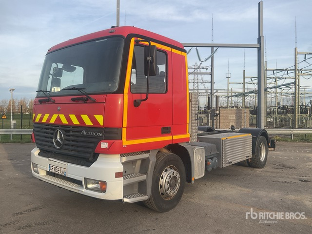 1999 Mercedes-Benz Actros 1835 4x2 Cab and Chassis - Camion şasiu: Foto 2 1999 Mercedes-Benz Actros 1835 4x2 Cab and Chassis - Camion şasiu: Foto 2