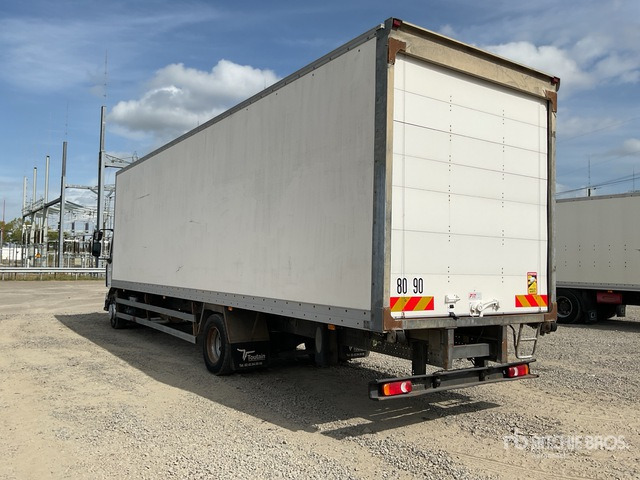 2010 Renault Midlum 220 4x2 Van Truck - Dubă: Foto 3 2010 Renault Midlum 220 4x2 Van Truck - Dubă: Foto 3