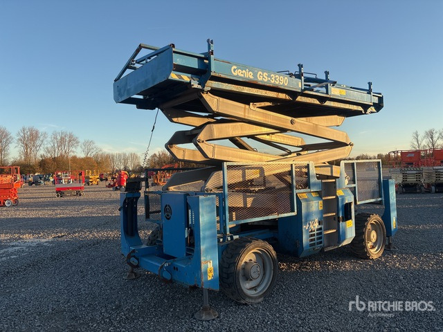 2013 Genie GS-3390 4x4 Diesel Scissor Lift - Platforma foarfeca: Foto 3 2013 Genie GS-3390 4x4 Diesel Scissor Lift - Platforma foarfeca: Foto 3