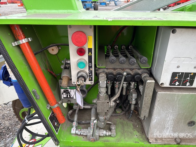 2016 Nifty-Lift HR12NE Mk1b 2WD Electric Articulating Boom Lift - Nacela articulata: Foto 5 2016 Nifty-Lift HR12NE Mk1b 2WD Electric Articulating Boom Lift - Nacela articulata: Foto 5
