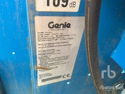 GENIE GS3384RT 4x4 Diesel - Platforma foarfeca: Foto 5 GENIE GS3384RT 4x4 Diesel - Platforma foarfeca: Foto 5