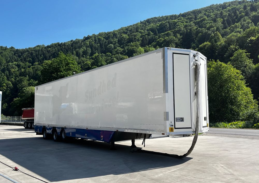 Pezzaioli HMK Industri // Do przewozu zwierząt // 2004 Rok // 3 Pokłady // Waga // Osi skrętne // Oznonacja // - Semiremorcă transport animale: Foto 4 Pezzaioli HMK Industri // Do przewozu zwierząt // 2004 Rok // 3 Pokłady // Waga // Osi skrętne // Oznonacja // - Semiremorcă transport animale: Foto 4