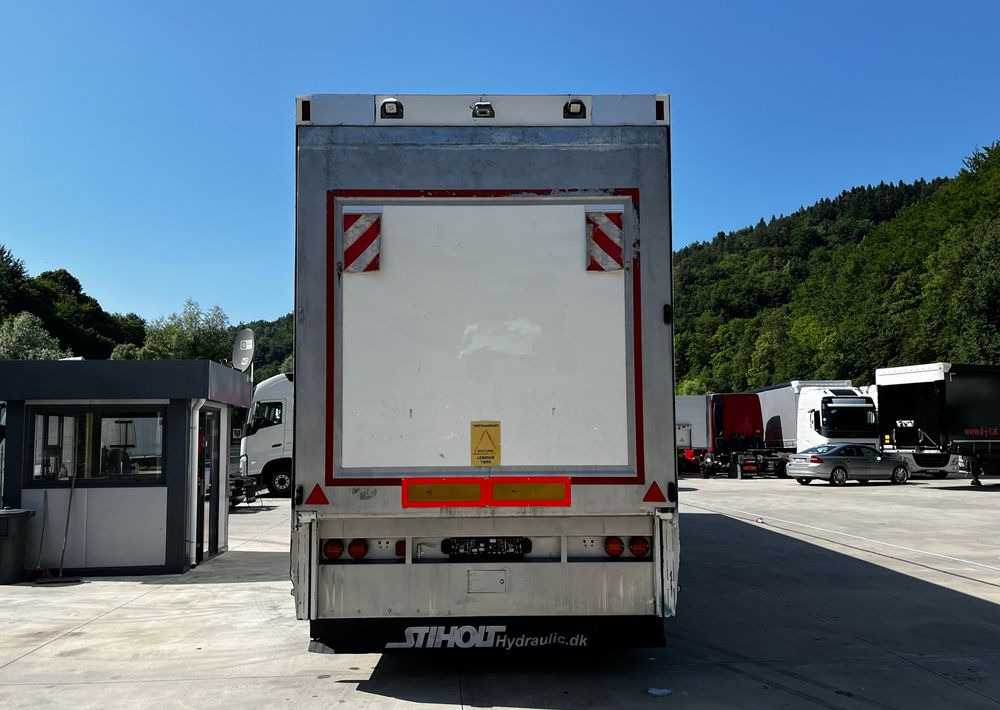 Pezzaioli HMK Industri // Do przewozu zwierząt // 2004 Rok // 3 Pokłady // Waga // Osi skrętne // Oznonacja // - Semiremorcă transport animale: Foto 5 Pezzaioli HMK Industri // Do przewozu zwierząt // 2004 Rok // 3 Pokłady // Waga // Osi skrętne // Oznonacja // - Semiremorcă transport animale: Foto 5