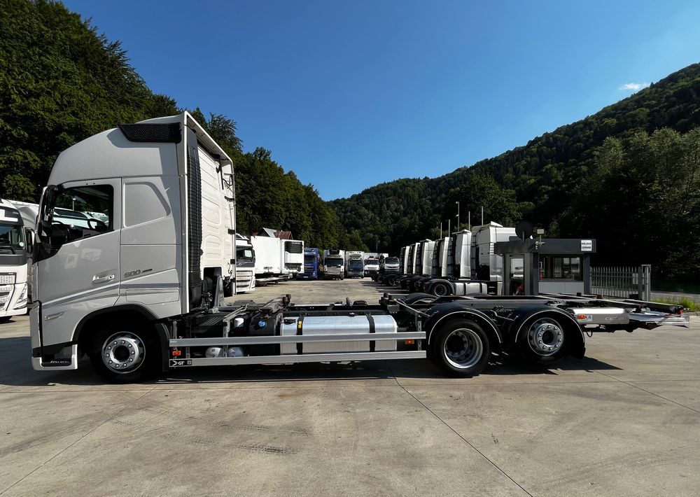 Volvo FH500 BDF 6x2 // Dolny zaczep // Euro 6 motor ! // New Face // XXL Cab // - Camion şasiu: Foto 3 Volvo FH500 BDF 6x2 // Dolny zaczep // Euro 6 motor ! // New Face // XXL Cab // - Camion şasiu: Foto 3