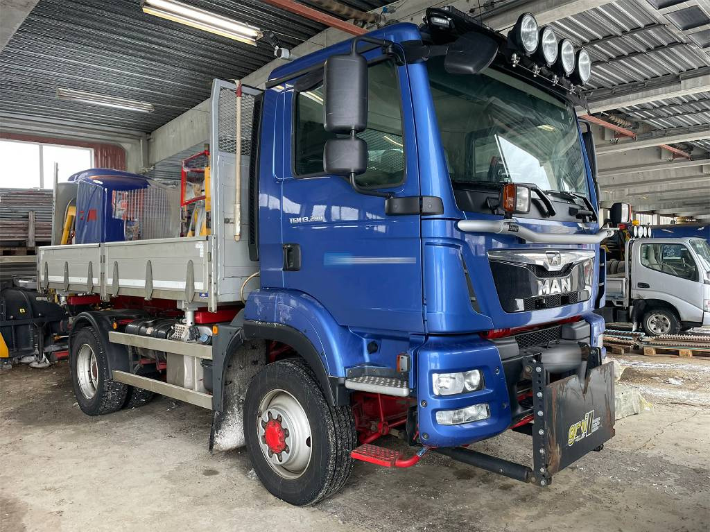 MAN TGM 13.290 4x4 - Camion basculantă: Foto 1 MAN TGM 13.290 4x4 - Camion basculantă: Foto 1