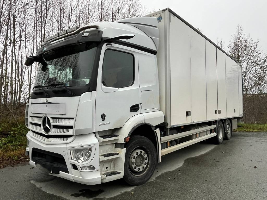 Mercedes-Benz Actros 2546 6x2 - Camion furgon: Foto 1 Mercedes-Benz Actros 2546 6x2 - Camion furgon: Foto 1