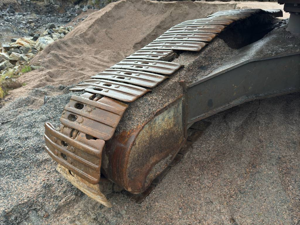 Excavator pe şenile New Holland E 305 B LC: Foto 13