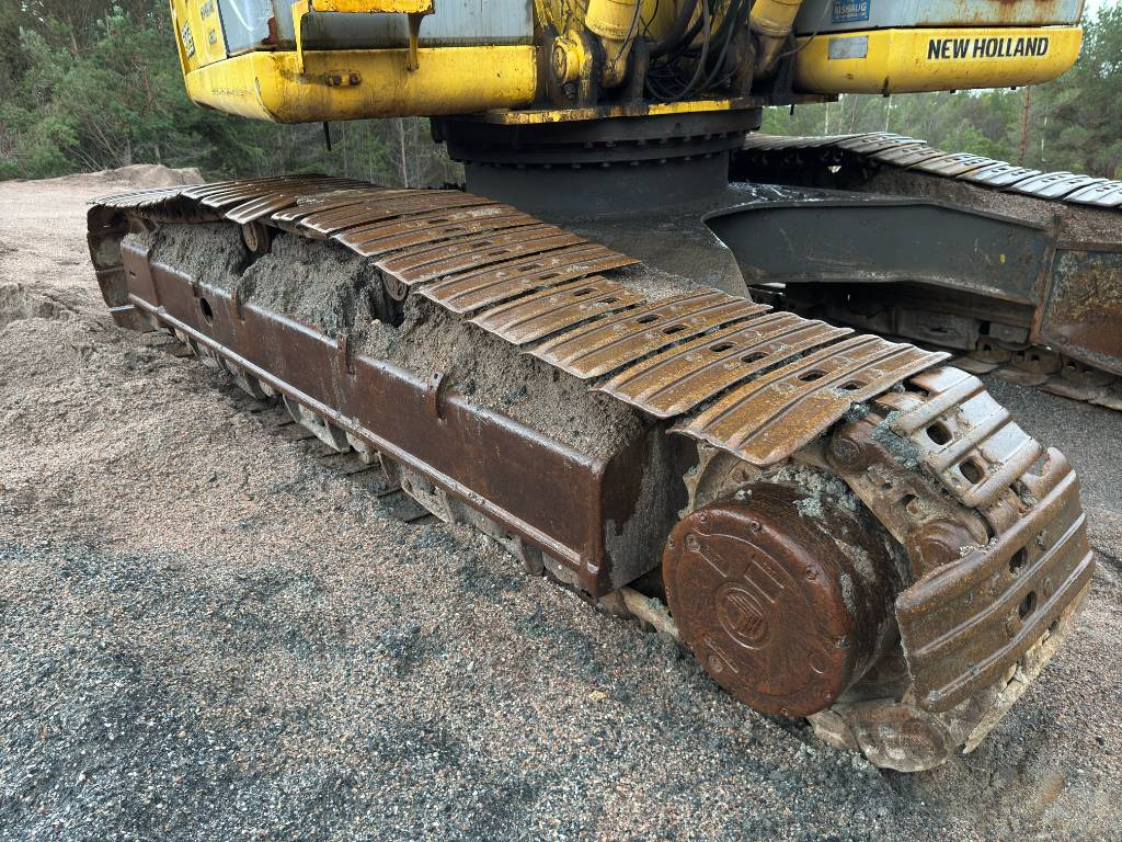Excavator pe şenile New Holland E 305 B LC: Foto 12