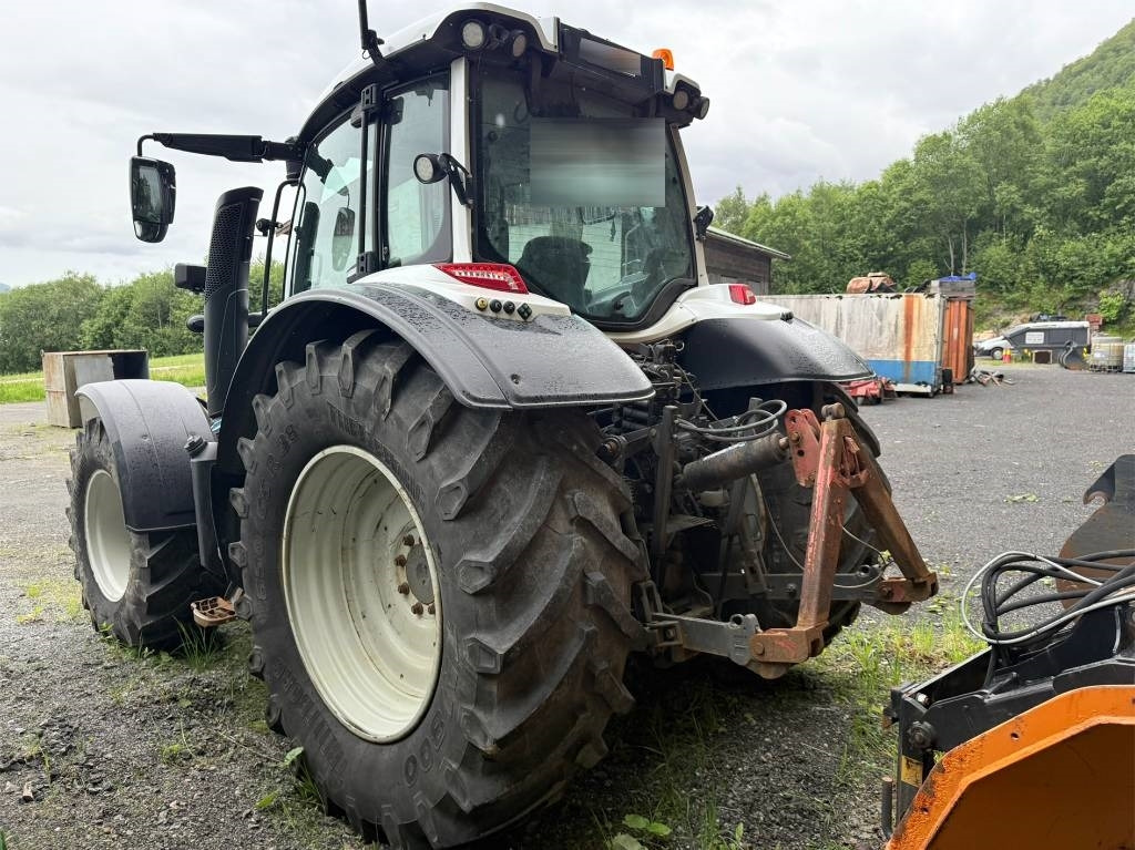 Valtra N 174 med frontlaster - Tractor agricol: Foto 5 Valtra N 174 med frontlaster - Tractor agricol: Foto 5