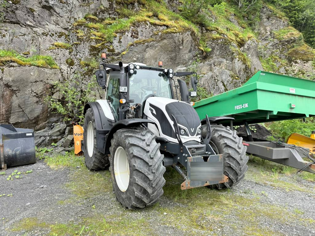 Valtra N 174 med frontlaster - Tractor agricol: Foto 1 Valtra N 174 med frontlaster - Tractor agricol: Foto 1