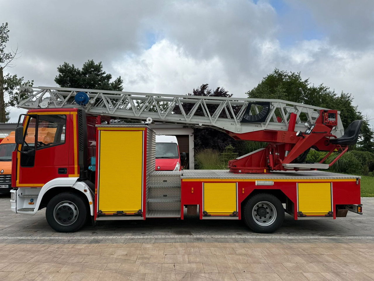 Iveco EuroCargo 130 130E24 z podnośnikiem Camiva Epsa 25 - Autospeciala de stins incendii: Foto 5 Iveco EuroCargo 130 130E24 z podnośnikiem Camiva Epsa 25 - Autospeciala de stins incendii: Foto 5
