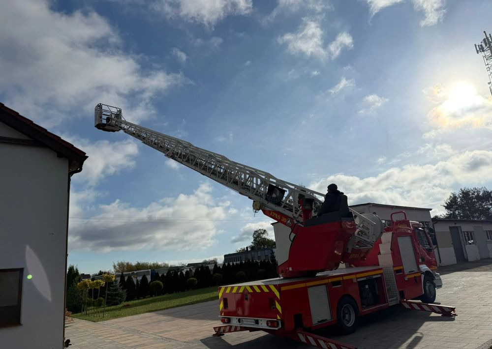 Renault Midlum 210 - Autospeciala de stins incendii: Foto 3 Renault Midlum 210 - Autospeciala de stins incendii: Foto 3