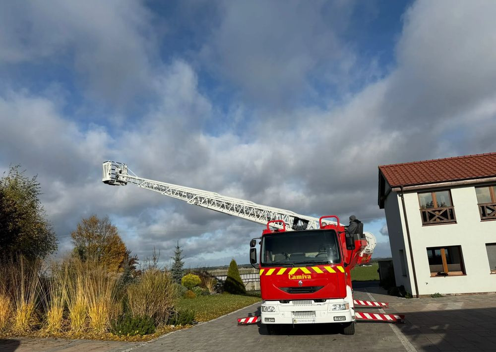 Renault Midlum 210 - Autospeciala de stins incendii: Foto 1 Renault Midlum 210 - Autospeciala de stins incendii: Foto 1