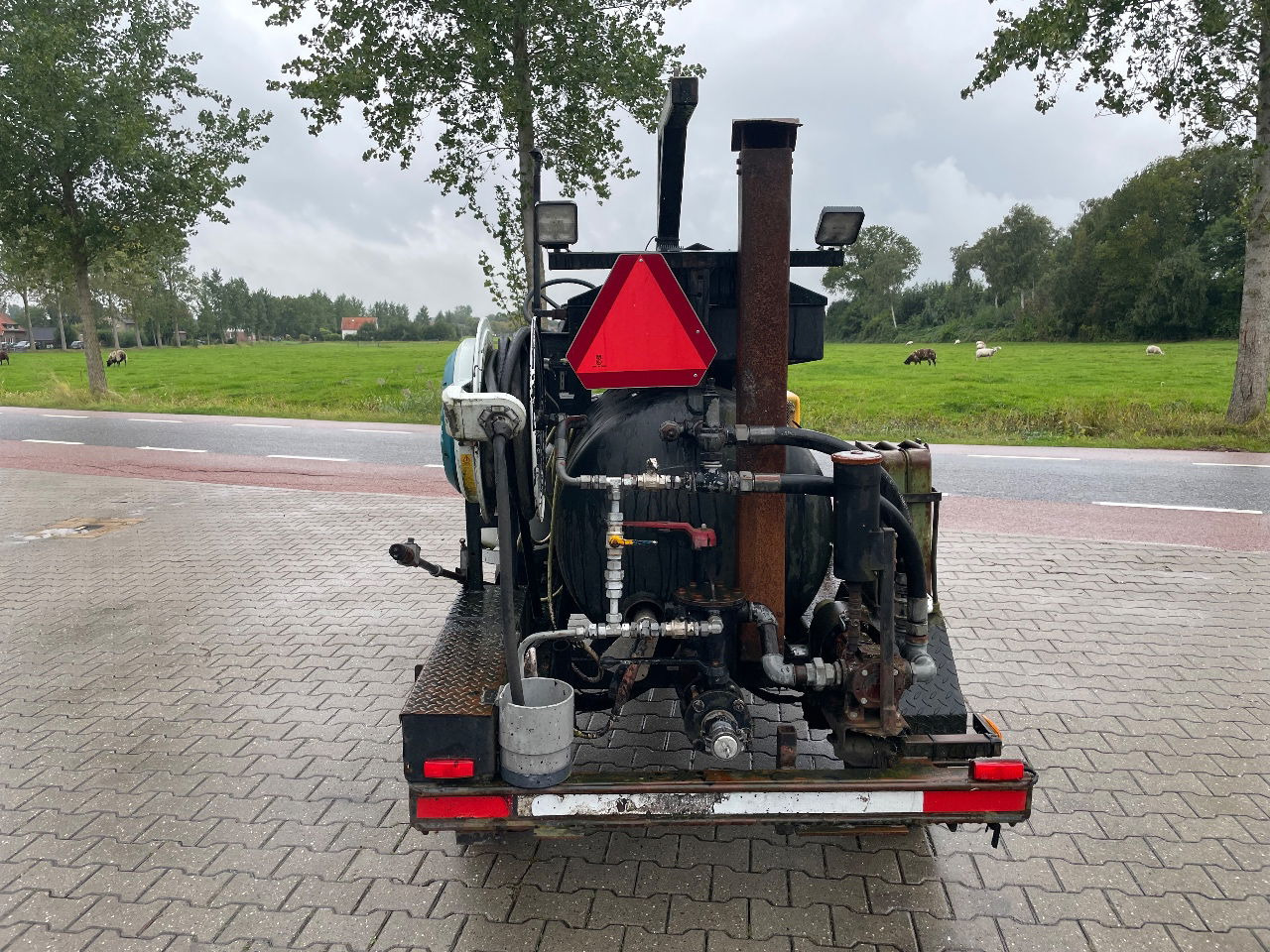 Burtec TSH 500 bitumen sprayer - Maşină de asfaltat: Foto 3 Burtec TSH 500 bitumen sprayer - Maşină de asfaltat: Foto 3