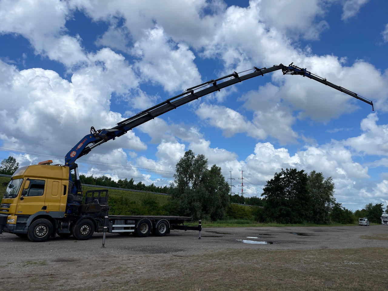 DAF CF 85.410 PM 80 crane laadkraan met jib en frontstempels - Camion cu macara: Foto 2 DAF CF 85.410 PM 80 crane laadkraan met jib en frontstempels - Camion cu macara: Foto 2