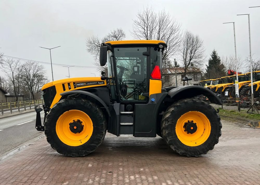 JCB Fastrac 4220 | 2017 ROK | 220 KM - Tractor agricol: Foto 2 JCB Fastrac 4220 | 2017 ROK | 220 KM - Tractor agricol: Foto 2