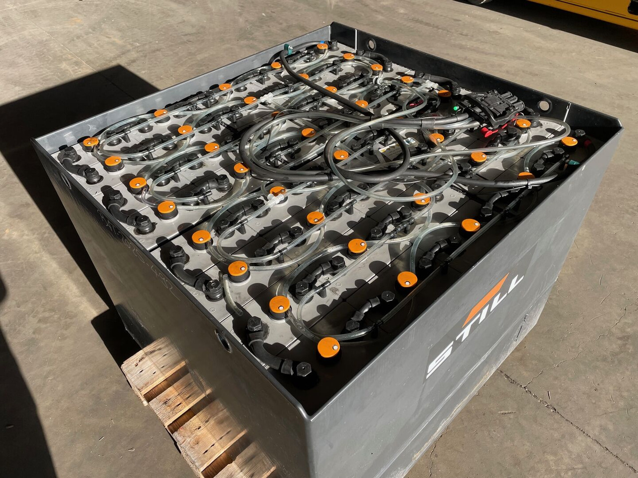 Exide 80V 6 PZS 930 - Acumulator pentru Stivuitor: Foto 1 Exide 80V 6 PZS 930 - Acumulator pentru Stivuitor: Foto 1