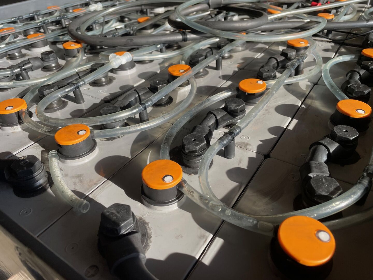 Exide 80V 6 PZS 930 - Acumulator pentru Stivuitor: Foto 3 Exide 80V 6 PZS 930 - Acumulator pentru Stivuitor: Foto 3