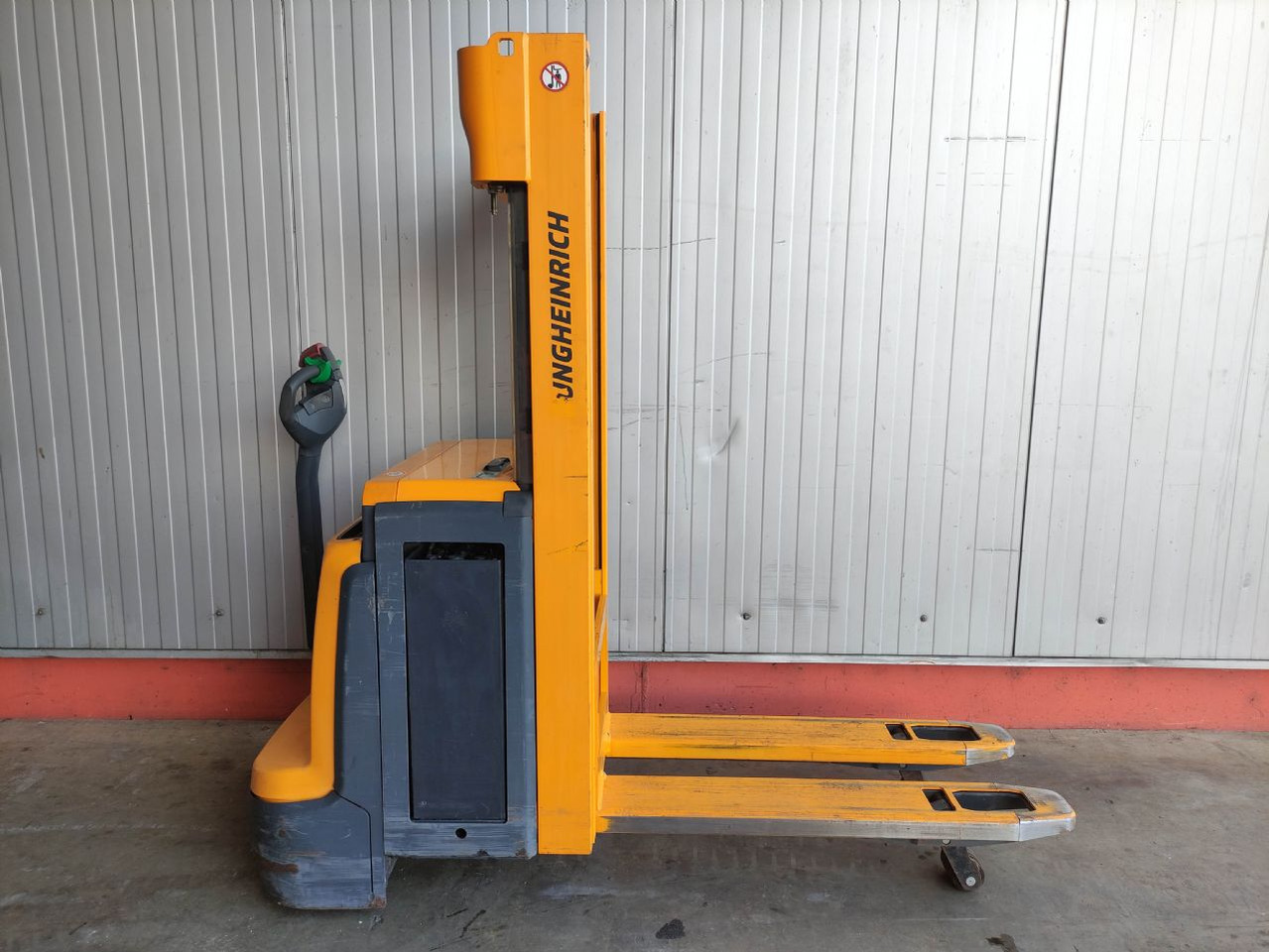 Jungheinrich EJC 216Z - Transpalet la mare înălţime: Foto 2 Jungheinrich EJC 216Z - Transpalet la mare înălţime: Foto 2