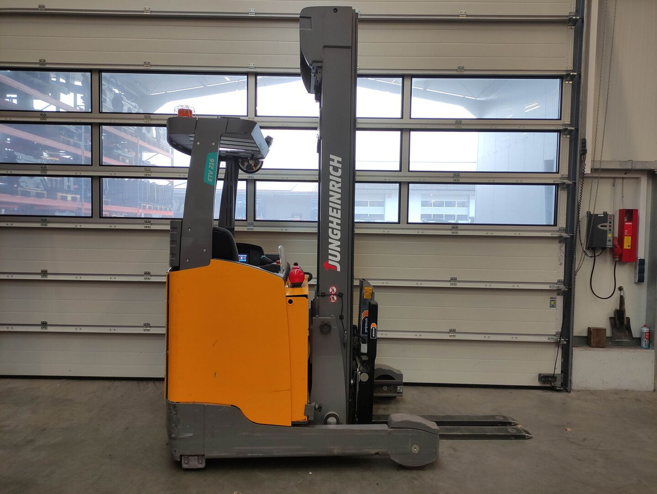 Jungheinrich ETV 216 - Stivuitor cu catarg retractabil: Foto 2 Jungheinrich ETV 216 - Stivuitor cu catarg retractabil: Foto 2