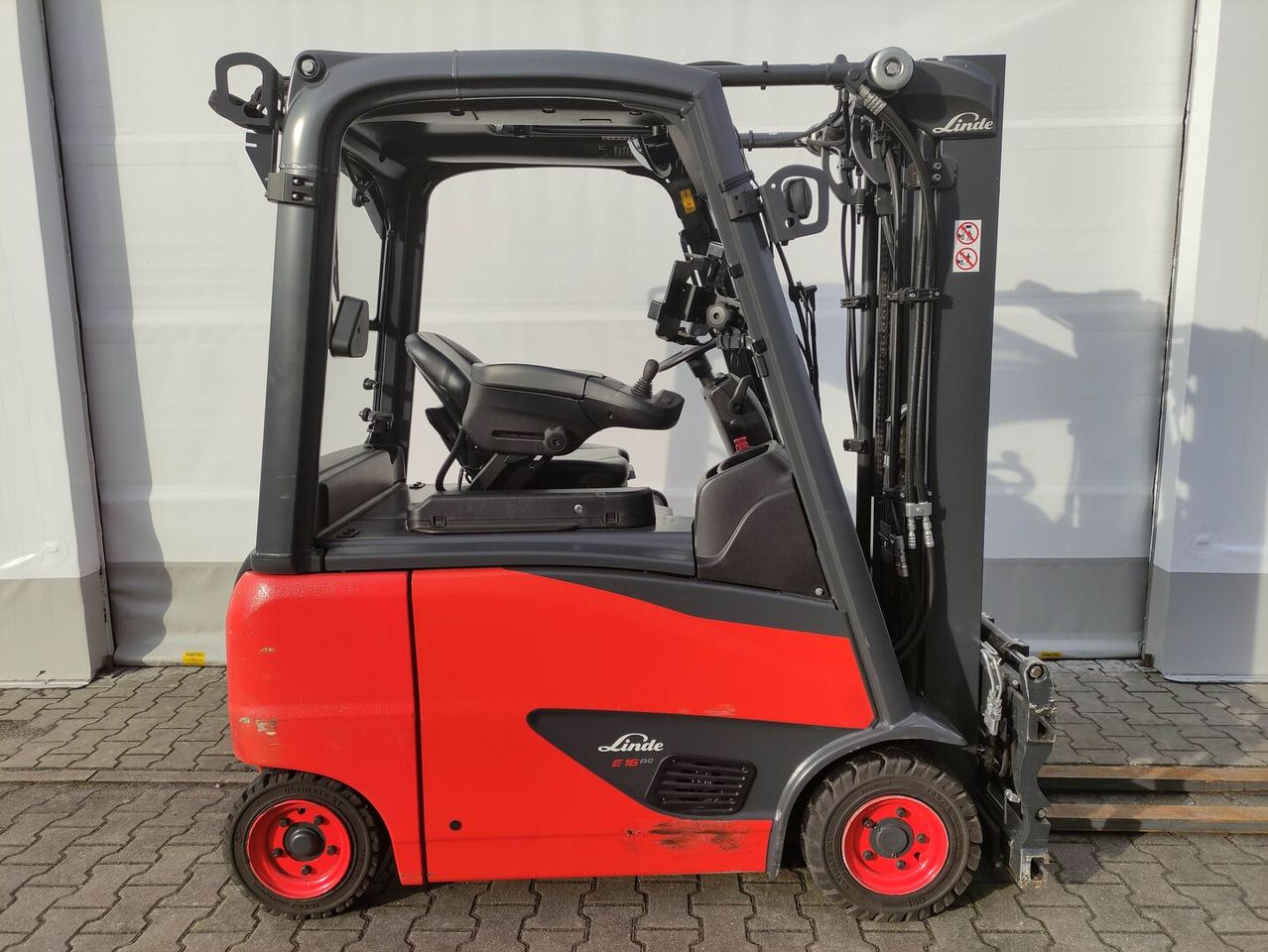 Linde E16PH-02-386 - Electrostivuitor: Foto 2 Linde E16PH-02-386 - Electrostivuitor: Foto 2